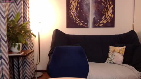 Vivian online show from November 23, 6:19 pm