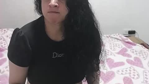 Snapshot of vivian_walt_ chatting on December 22, 5:12 am melissa online show from December 22, 5:12 am