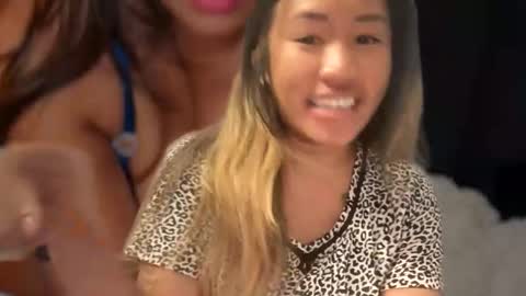 Snapshot of viviandela97 chatting on April 29, 9:43 pm viviandela97 online show from April 29, 9:43 pm