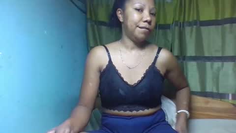 viviane0812 online show from December 3, 6:10 am