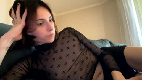 vivianglow online show from July 1, 1:24 pm