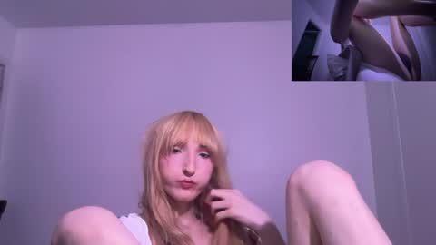 Snapshot of vivianlayxxx chatting on June 26, 2:05 am vivian layy online show from June 26, 2:05 am