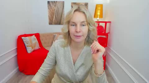 Snapshot of vivianlirei chatting on February 15, 4:31 am Sinti online show from February 15, 4:31 am