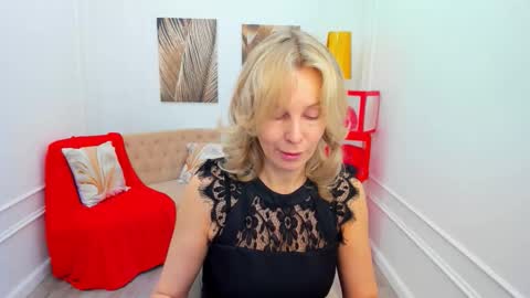 Snapshot of vivianlirei chatting on February 17, 4:31 am Sinti online show from February 17, 4:31 am