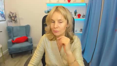 Snapshot of vivianlirei chatting on February 26, 5:06 am Sinti online show from February 26, 5:06 am