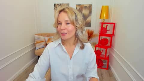 Snapshot of vivianlirei chatting on March 10, 4:50 am Sinti online show from March 10, 4:50 am