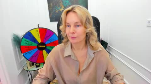 Snapshot of vivianlirei chatting on March 19, 4:38 am Sinti online show from March 19, 4:38 am