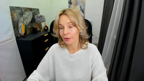 Snapshot of vivianlirei chatting on May 4, 5:36 am Sinti online show from May 4, 5:36 am