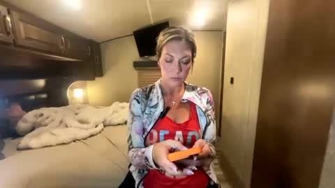 VivianLuxe online show from October 2, 3:24 am