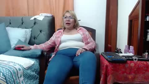 ViviannaJhonson online show from December 18, 4:31 am