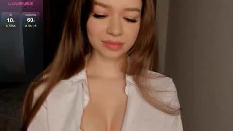 viviannayt online show from October 18, 12:50 pm