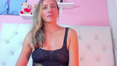 Vivi online show from December 17, 3:17 pm