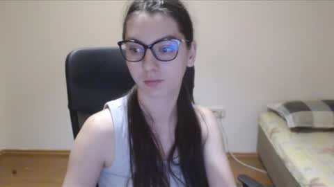 Snapshot of vivianngray chatting on March 7, 12:37 am Vivian Gray online show from March 7, 12:37 am