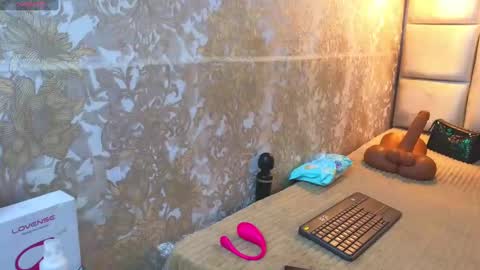 VivianRose online show from December 29, 3:00 am