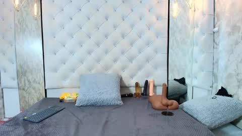 VivianRose online show from February 22, 2:45 am