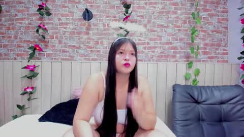 Vivian online show from December 18, 11:27 am