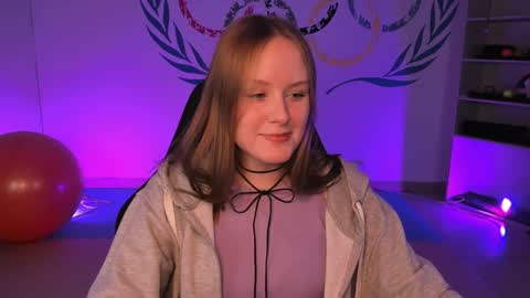 Snapshot of vivienleeigh chatting on December 3, 1:10 pm Vivien online show from December 3, 1:10 pm