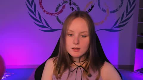 Snapshot of vivienleeigh chatting on December 3, 7:22 pm Vivien online show from December 3, 7:22 pm