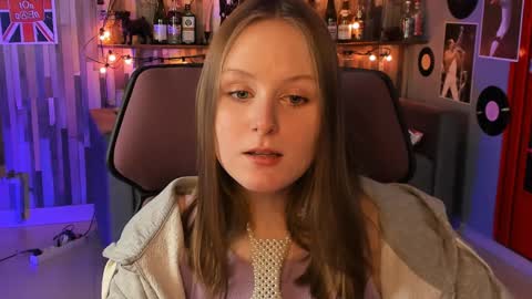 Snapshot of vivienleeigh chatting on December 5, 7:28 pm Vivien online show from December 5, 7:28 pm