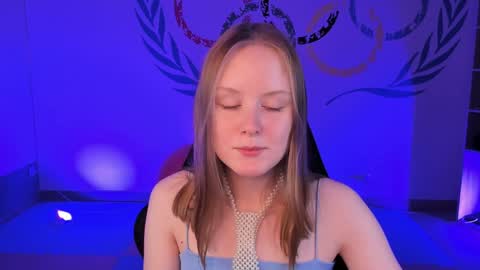 Snapshot of vivienleeigh chatting on December 7, 3:19 pm Vivien online show from December 7, 3:19 pm