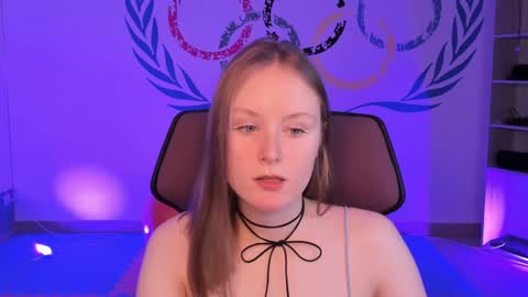 Snapshot of vivienleeigh chatting on December 9, 1:02 pm Vivien online show from December 9, 1:02 pm