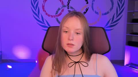 Snapshot of vivienleeigh chatting on December 9, 4:05 pm Vivien online show from December 9, 4:05 pm