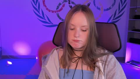 Snapshot of vivienleeigh chatting on December 9, 7:07 pm Vivien online show from December 9, 7:07 pm