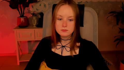 Snapshot of vivienleeigh chatting on December 10, 4:49 pm Vivien online show from December 10, 4:49 pm