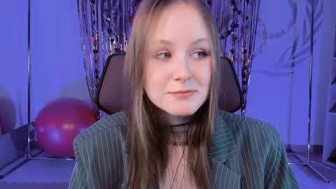 Snapshot of vivienleeigh chatting on February 16, 9:04 am Vivien online show from February 16, 9:04 am
