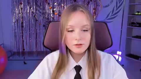 Snapshot of vivienleeigh chatting on March 7, 5:17 pm Vivien online show from March 7, 5:17 pm