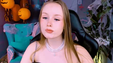 Vivien online show from October 18, 9:21 am