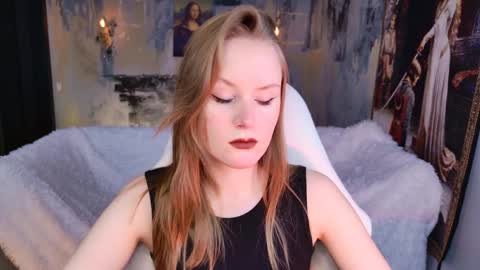 Snapshot of vivienleeigh chatting on April 3, 5:05 am Vivien online show from April 3, 5:05 am
