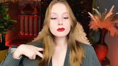 Snapshot of vivienleeigh chatting on April 28, 5:34 am Vivien online show from April 28, 5:34 am