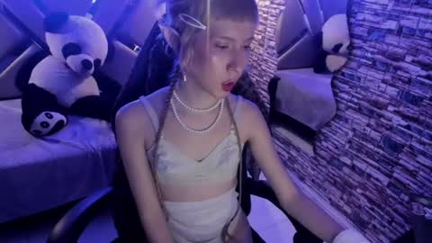 vivienne hadid online show from July 17, 10:14 pm