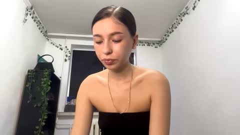 Snapshot of viviennebreihan chatting on October 28, 12:09 pm Vivi online show from October 28, 12:09 pm