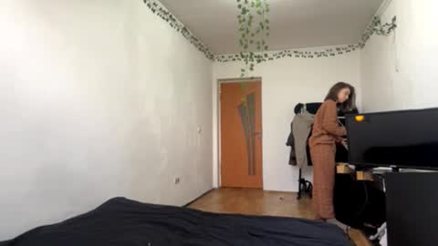 Snapshot of viviennebreihan chatting on November 3, 7:09 am Vivi online show from November 3, 7:09 am