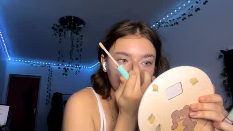 Snapshot of viviennebreihan chatting on November 21, 6:06 pm Vivi online show from November 21, 6:06 pm