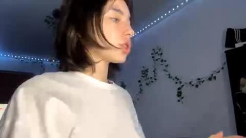 Snapshot of viviennebreihan chatting on November 25, 4:18 pm Vivi online show from November 25, 4:18 pm