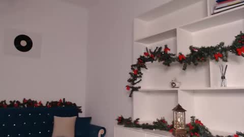 Snapshot of vivienneclement chatting on December 4, 6:39 pm Vivienne online show from December 4, 6:39 pm