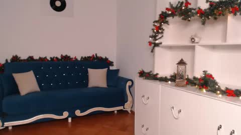 Snapshot of vivienneclement chatting on December 8, 5:22 pm Vivienne online show from December 8, 5:22 pm