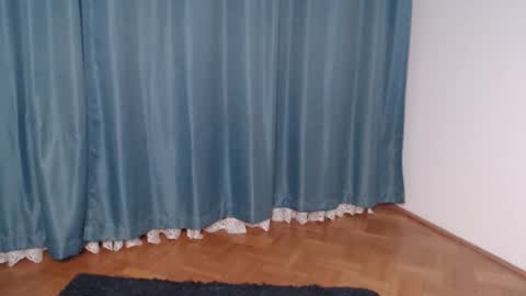 Snapshot of vivienneclement chatting on January 21, 3:54 pm Vivienne online show from January 21, 3:54 pm