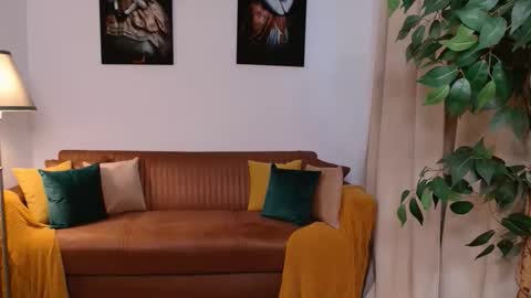 Snapshot of vivienneclement chatting on March 31, 4:07 pm Vivienne online show from March 31, 4:07 pm