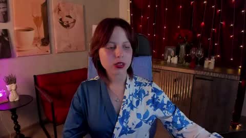 Snapshot of viviennehebert chatting on May 11, 12:44 pm Vivienne online show from May 11, 12:44 pm