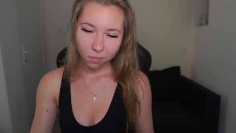 VivienVance online show from June 15, 1:24 pm