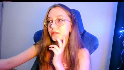 vivivivikkie online show from March 23, 9:30 pm