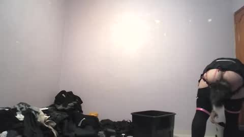 Snapshot of vixensixx chatting on June 1, 6:37 am vixensixx online show from June 1, 6:37 am