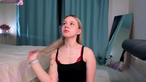 Snapshot of vixypickme chatting on March 14, 7:41 pm Mila online show from March 14, 7:41 pm