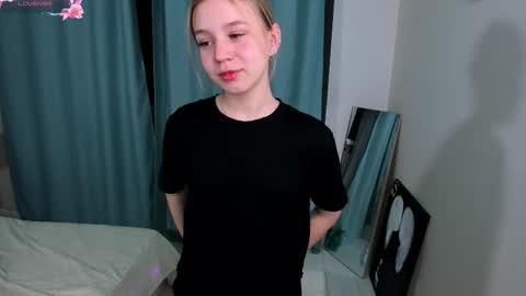 Snapshot of vixypickme chatting on March 21, 8:12 pm Mila online show from March 21, 8:12 pm