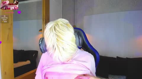 Snapshot of vladhellsing4 chatting on April 2, 3:31 pm Vlad online show from April 2, 3:31 pm