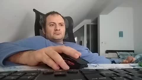 Snapshot of vladuhuh chatting on February 4, 7:07 am vladuhuh online show from February 4, 7:07 am